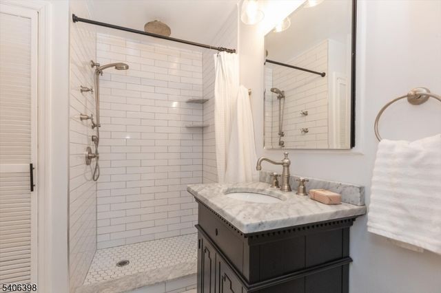 25 Ridgewood Ter, Maplewood Twp., NJ 07040