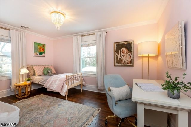 25 Ridgewood Ter, Maplewood Twp., NJ 07040