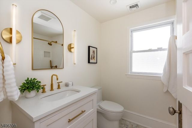 25 Ridgewood Ter, Maplewood Twp., NJ 07040