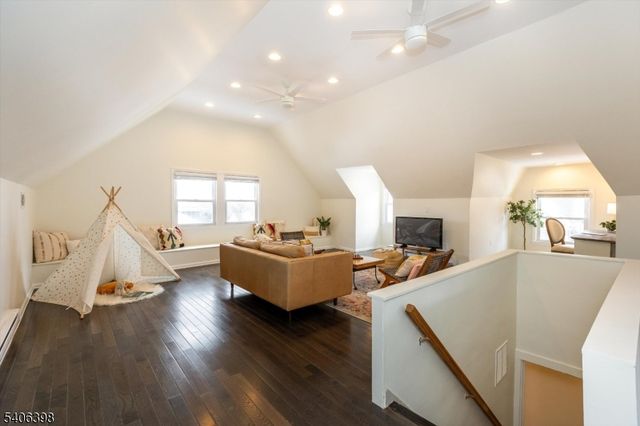 25 Ridgewood Ter, Maplewood Twp., NJ 07040