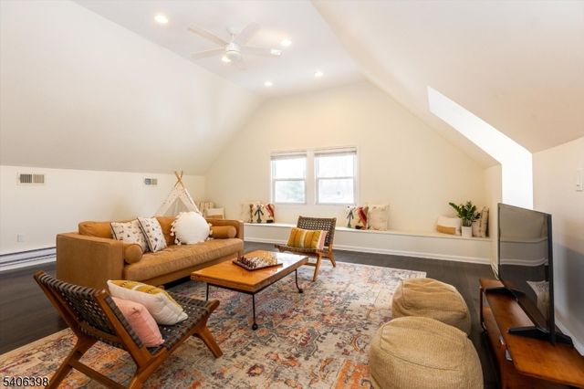 25 Ridgewood Ter, Maplewood Twp., NJ 07040