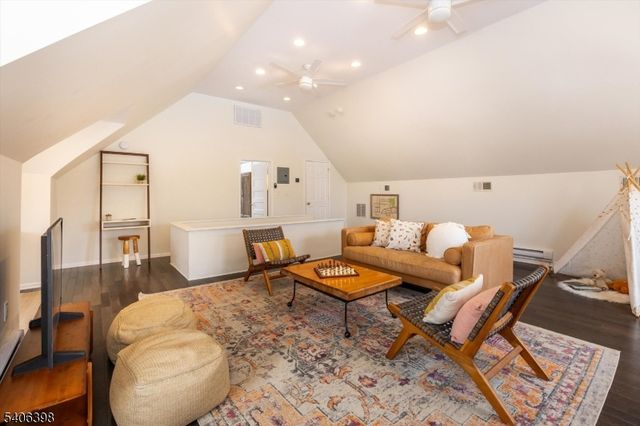 25 Ridgewood Ter, Maplewood Twp., NJ 07040