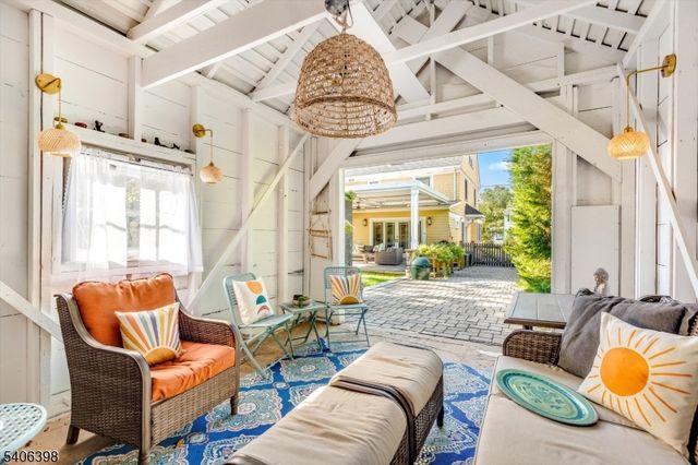 25 Ridgewood Ter, Maplewood Twp., NJ 07040