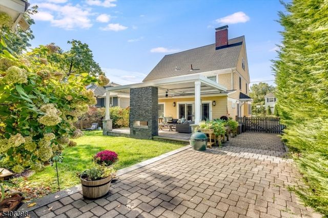 25 Ridgewood Ter, Maplewood Twp., NJ 07040