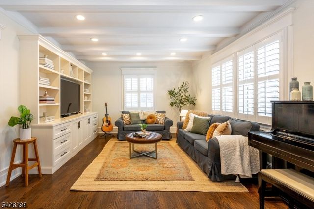 25 Ridgewood Ter, Maplewood Twp., NJ 07040