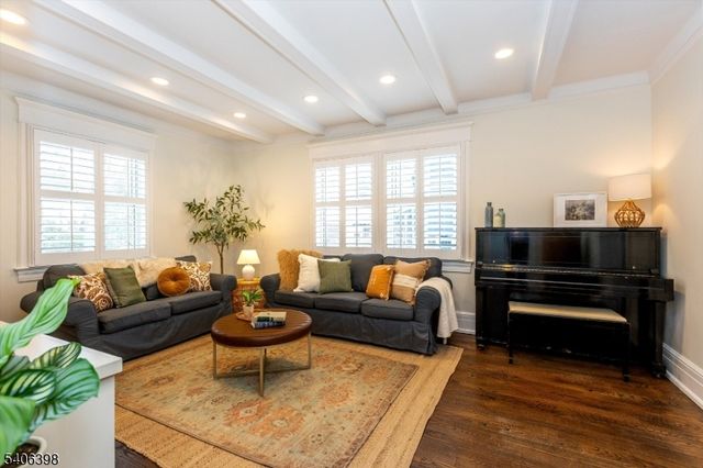 25 Ridgewood Ter, Maplewood Twp., NJ 07040