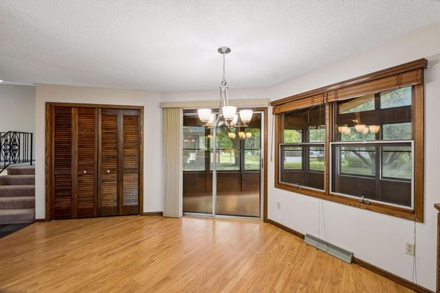 1062 Crestview Drive S, Maplewood, MN 55119