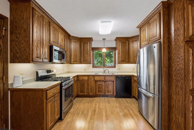 1062 Crestview Drive S, Maplewood, MN 55119