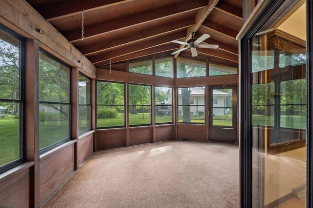 1062 Crestview Drive S, Maplewood, MN 55119