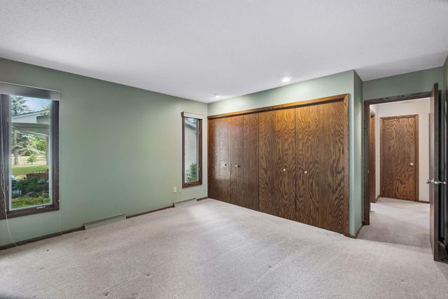 1062 Crestview Drive S, Maplewood, MN 55119