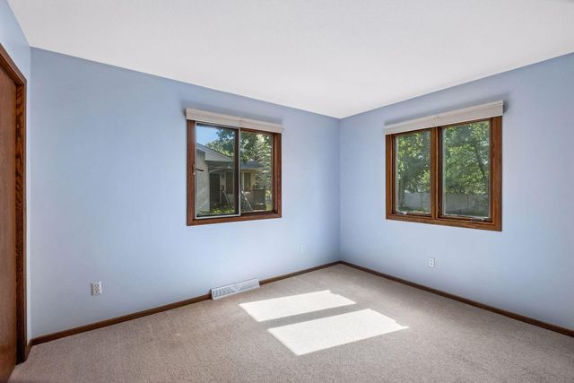 1062 Crestview Drive S, Maplewood, MN 55119