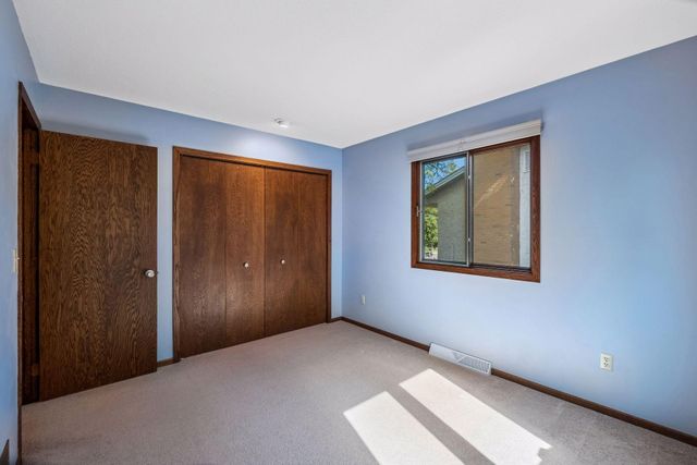 1062 Crestview Drive S, Maplewood, MN 55119