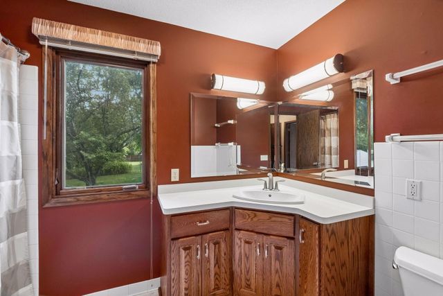 1062 Crestview Drive S, Maplewood, MN 55119