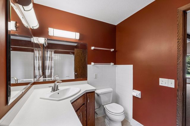 1062 Crestview Drive S, Maplewood, MN 55119