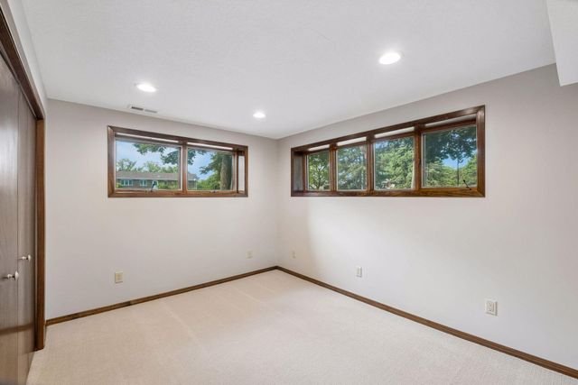 1062 Crestview Drive S, Maplewood, MN 55119