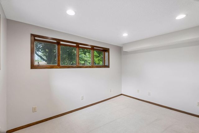 1062 Crestview Drive S, Maplewood, MN 55119