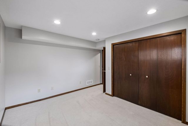 1062 Crestview Drive S, Maplewood, MN 55119