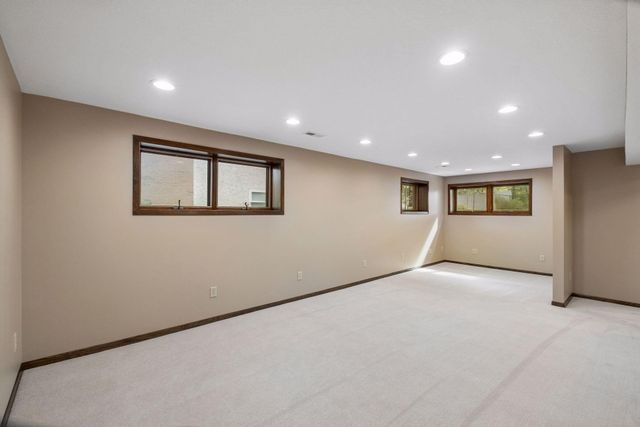 1062 Crestview Drive S, Maplewood, MN 55119