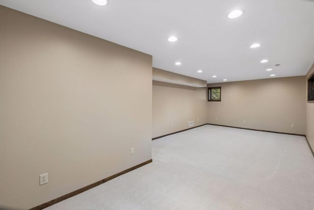 1062 Crestview Drive S, Maplewood, MN 55119