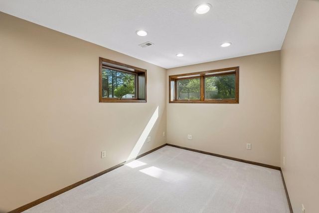 1062 Crestview Drive S, Maplewood, MN 55119