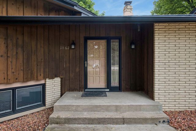 1062 Crestview Drive S, Maplewood, MN 55119