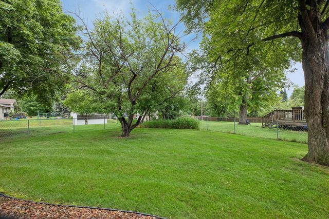 1062 Crestview Drive S, Maplewood, MN 55119