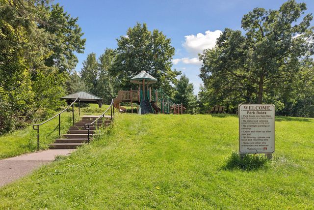 1062 Crestview Drive S, Maplewood, MN 55119