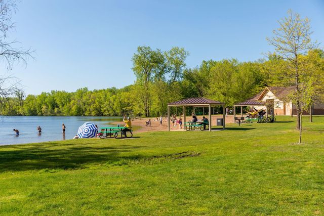 1062 Crestview Drive S, Maplewood, MN 55119