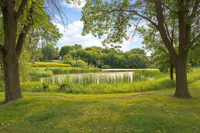 1062 Crestview Drive S, Maplewood, MN 55119