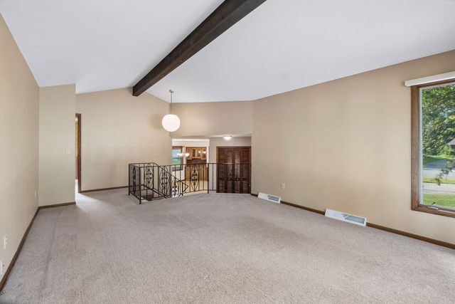 1062 Crestview Drive S, Maplewood, MN 55119