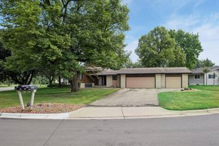 1062 Crestview Drive S, Maplewood, MN 55119