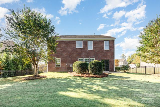 2424 Flintshire Lane, Gastonia, NC 28056