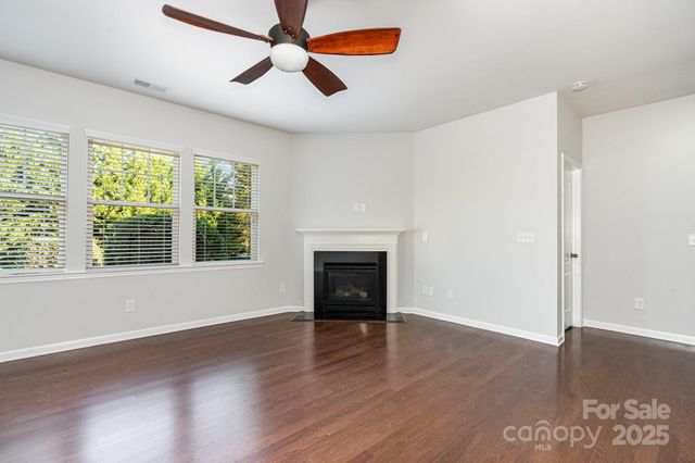 2424 Flintshire Lane, Gastonia, NC 28056