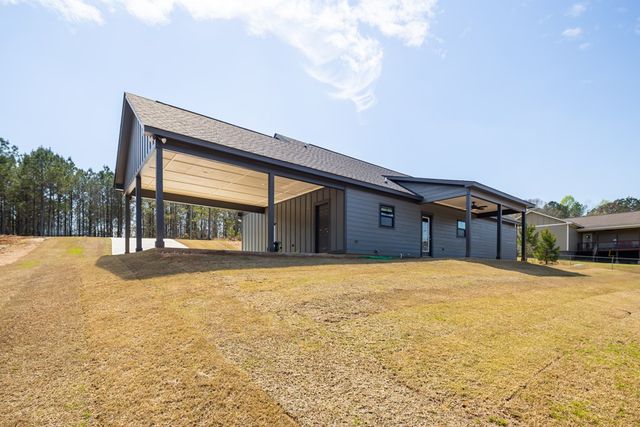 43 Lee Road 2167, Valley, AL 36854