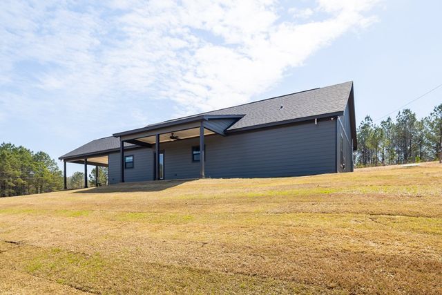 43 Lee Road 2167, Valley, AL 36854