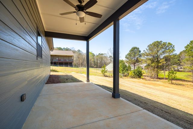 43 Lee Road 2167, Valley, AL 36854