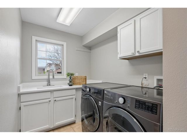 10086 Stratford Pl, Highlands Ranch, CO 80126