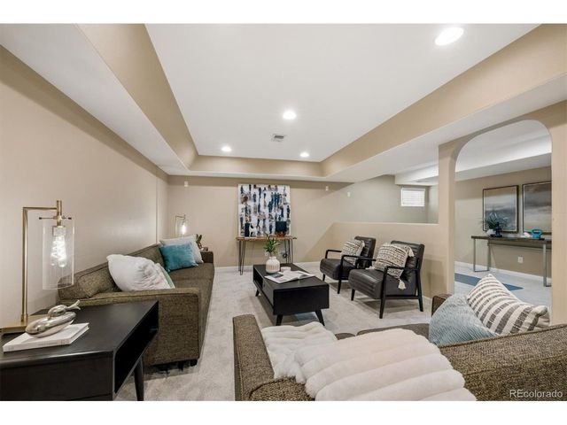 10086 Stratford Pl, Highlands Ranch, CO 80126