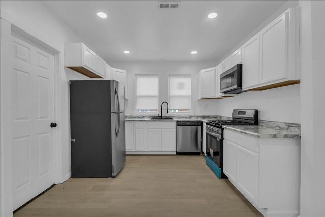 2525 Leslie Street, Detroit, MI 48238