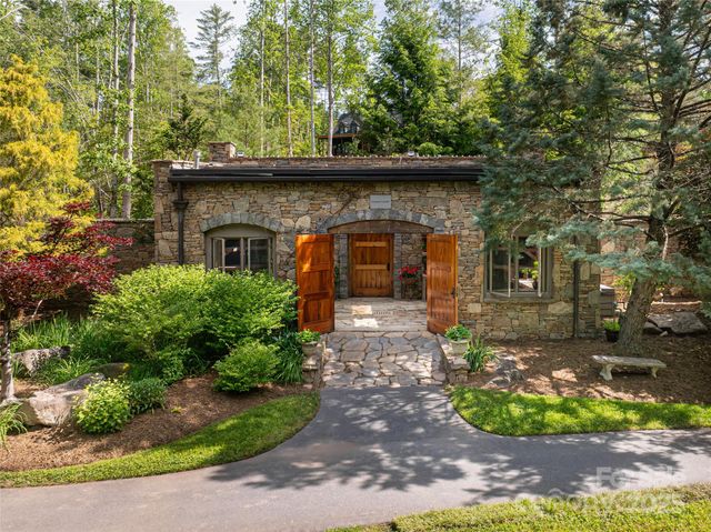 268 Holly Arbor Lane, Asheville, NC 28803
