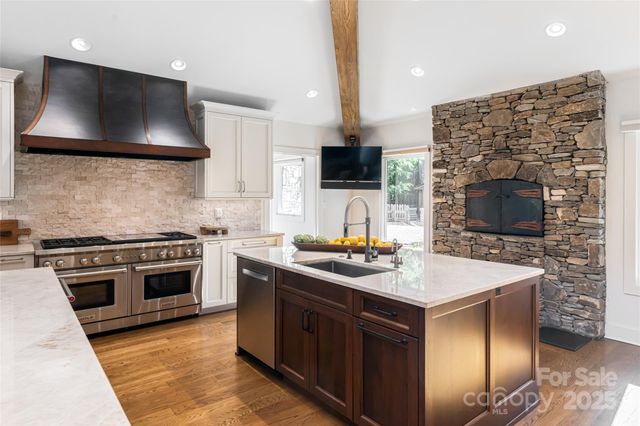 268 Holly Arbor Lane, Asheville, NC 28803