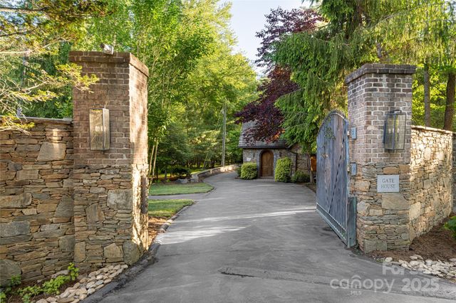 268 Holly Arbor Lane, Asheville, NC 28803