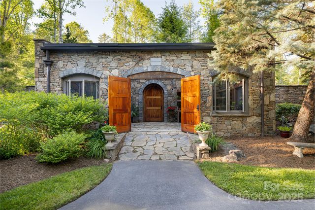 268 Holly Arbor Lane, Asheville, NC 28803