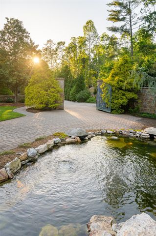 268 Holly Arbor Lane, Asheville, NC 28803