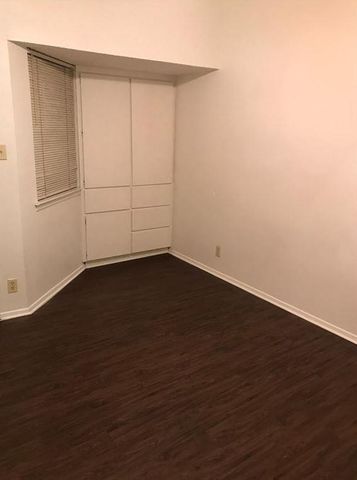 2604 Salado ST 104, Austin, TX 78705