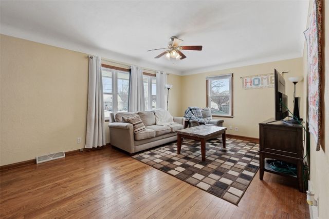 3407 H Ave NW, Cedar Rapids, IA 52405