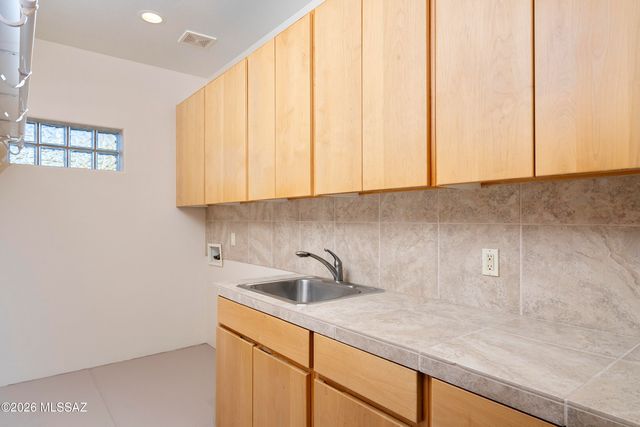 6610 E Cll De Amigos, Tucson, AZ 85750