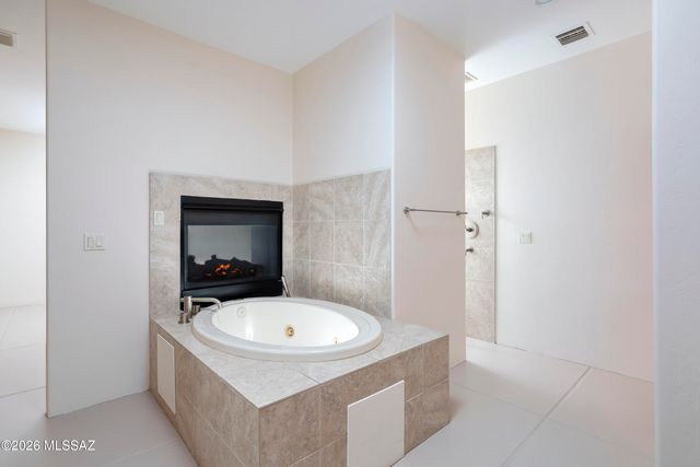 6610 E Cll De Amigos, Tucson, AZ 85750