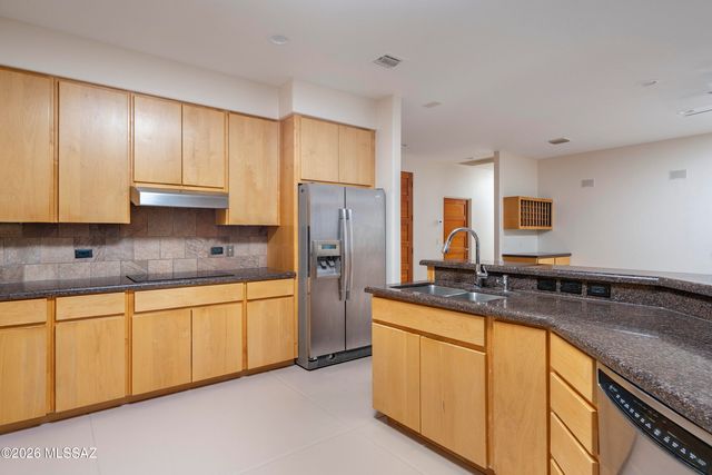 6610 E Cll De Amigos, Tucson, AZ 85750