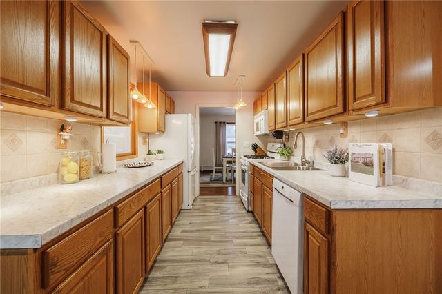 181 Iroquois Street, Webster, NY 14580